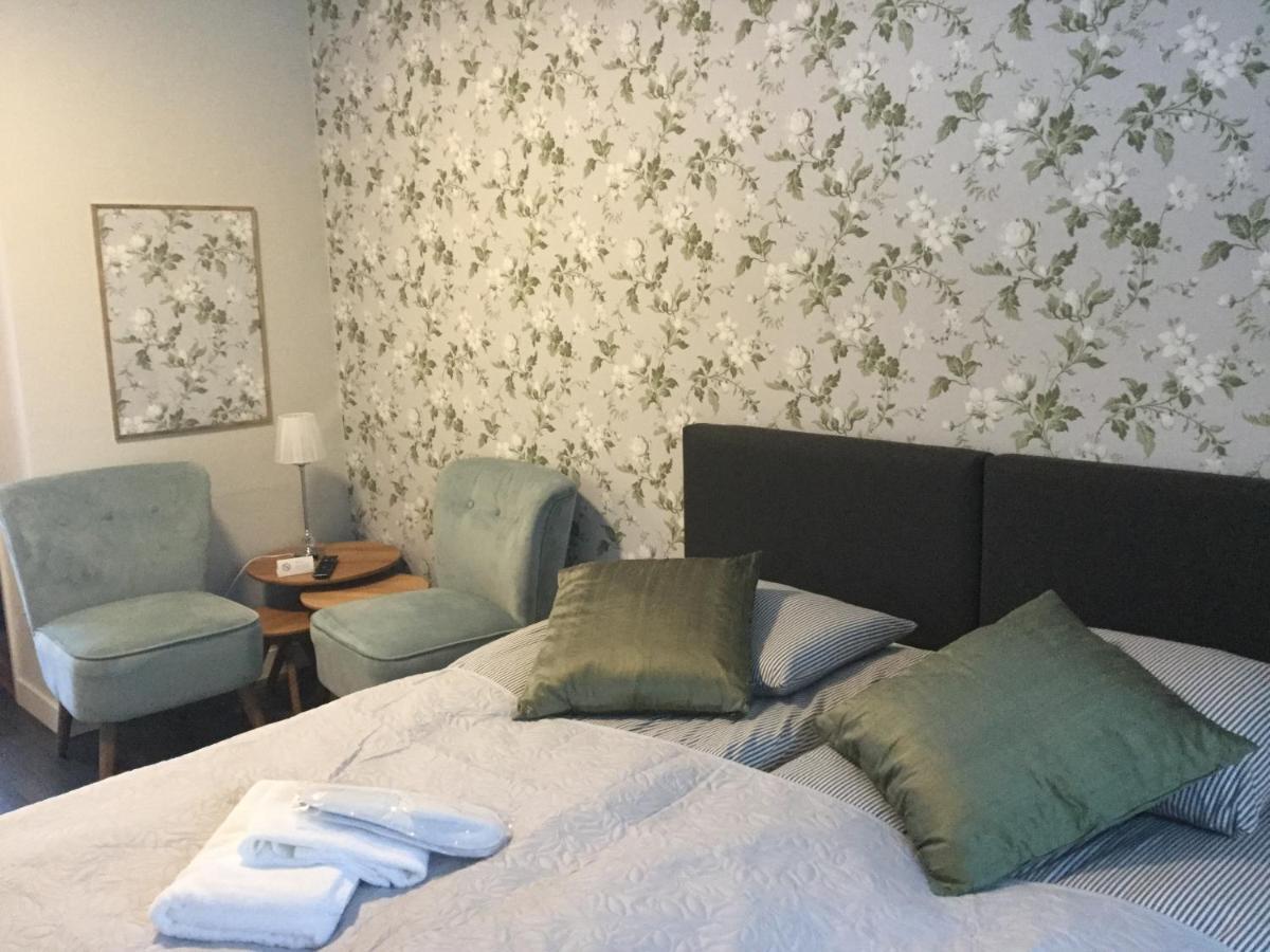 Bed And Breakfast Fyra Haestar Rättvik Zewnętrze zdjęcie